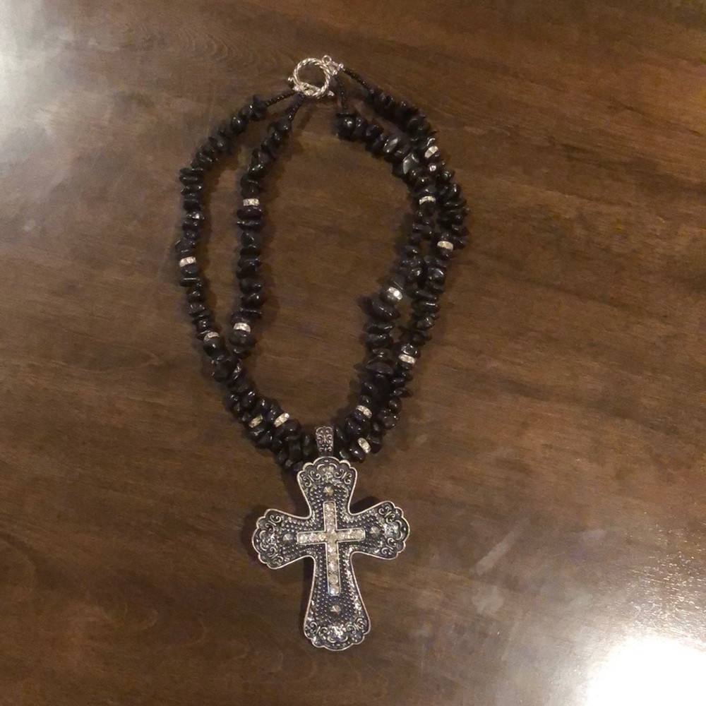 Cross pendant necklace